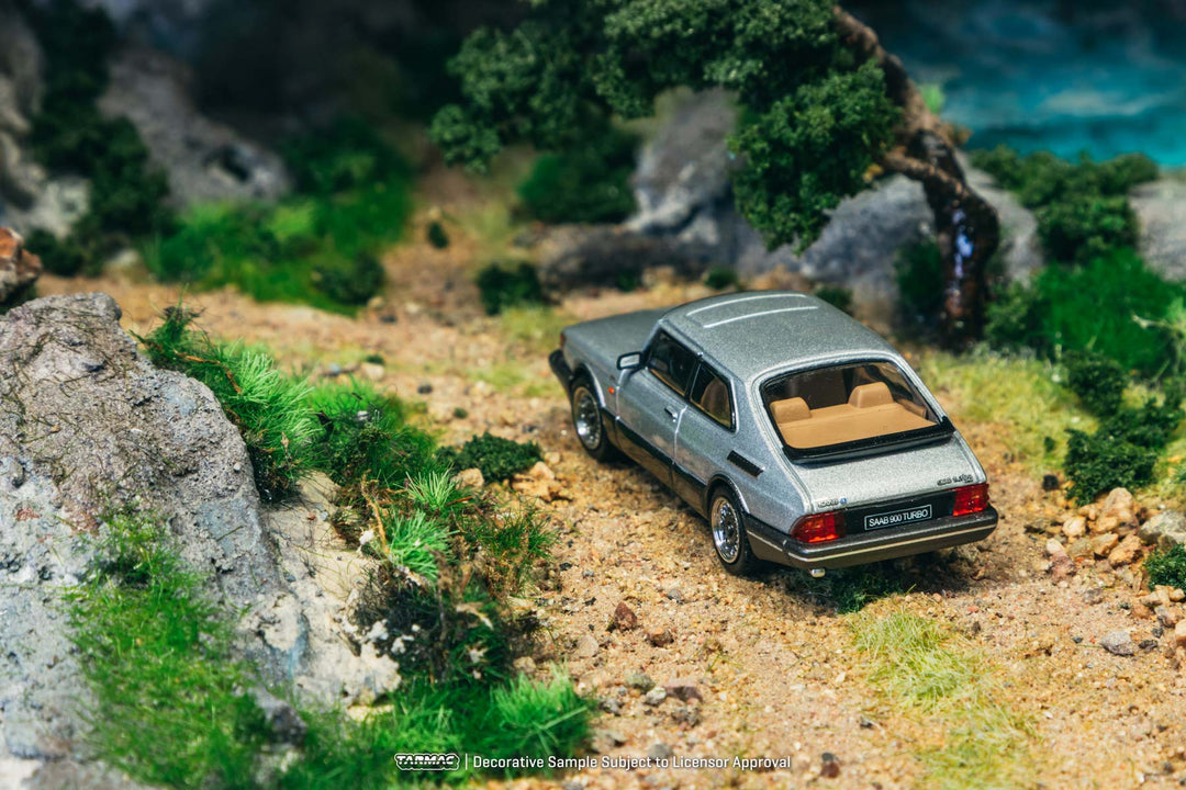 [Preorder] Tarmac Works 1:64 Saab 900 Turbo Silver T64G-056-SL