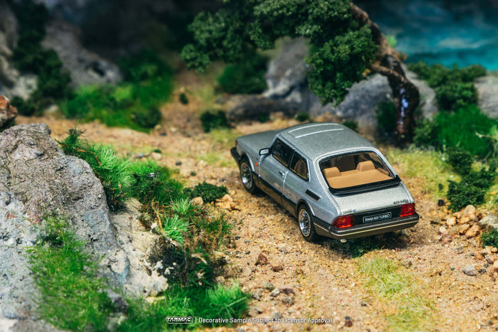 [Preorder] Tarmac Works 1:64 Saab 900 Turbo Silver T64G-056-SL