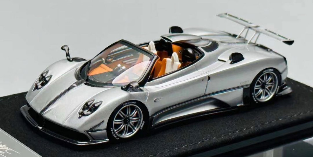 パガーニ　Pagani Cinque 1:18 Amazon.com: Pagani Zonda 5 Cinque White and Black 1/18