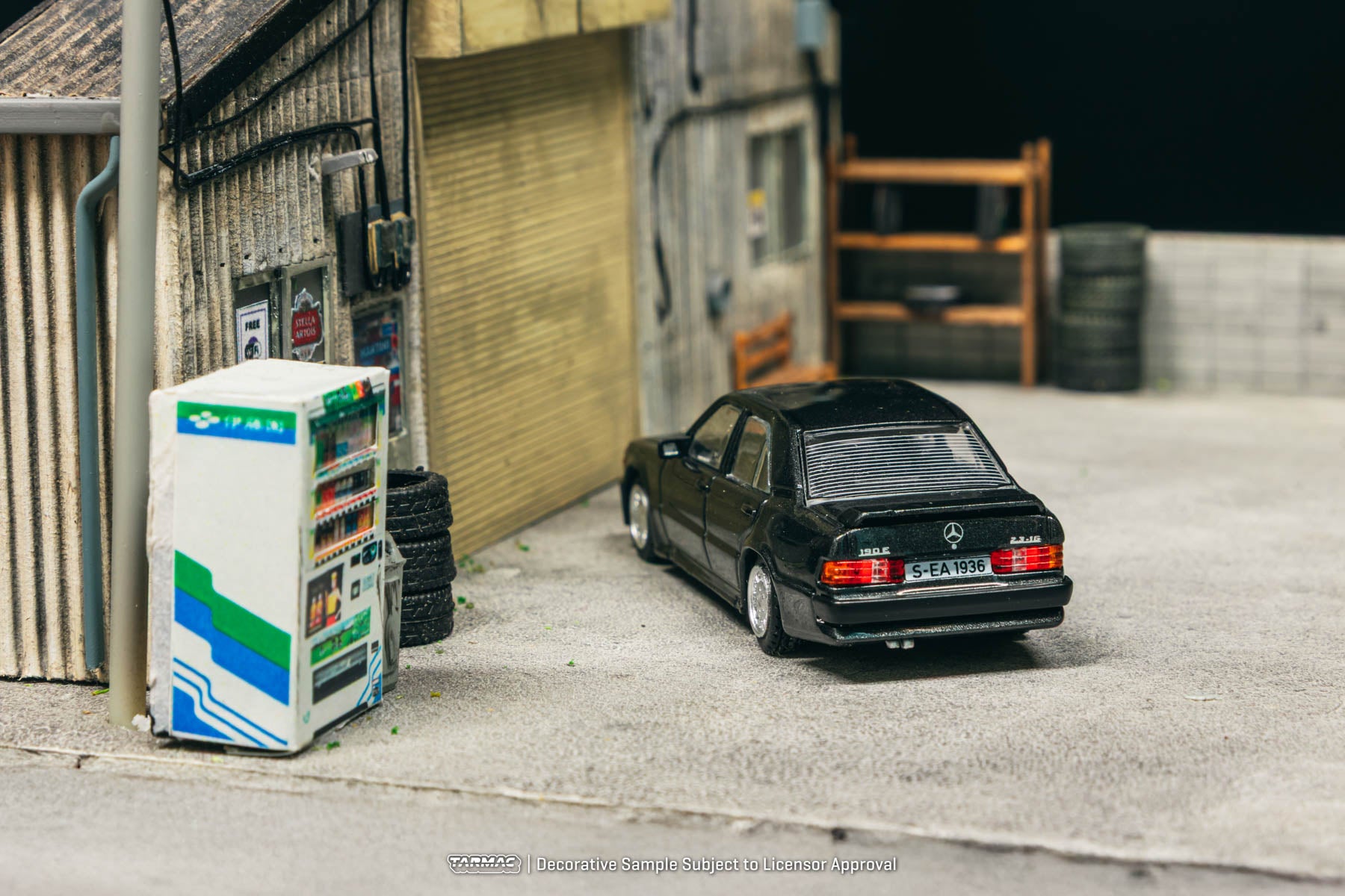 Tarmac Works 1:64 Mercedes-Benz 190 E 2.3-16 Blue-Black metallic