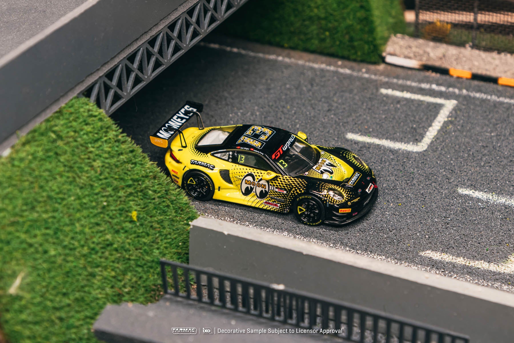 Preorder] Tarmac Works 1:64 Porsche 911 GT3 R GT World Challenge