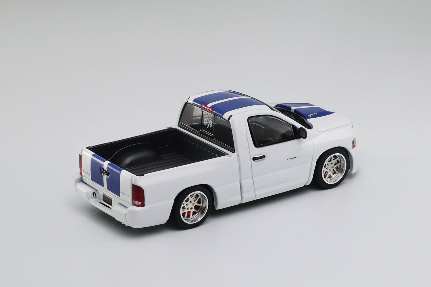 Preorder] GCD 1:64 Shoom64 Dodge 2003 RAM SRT-10 White (LHD) SHOOM