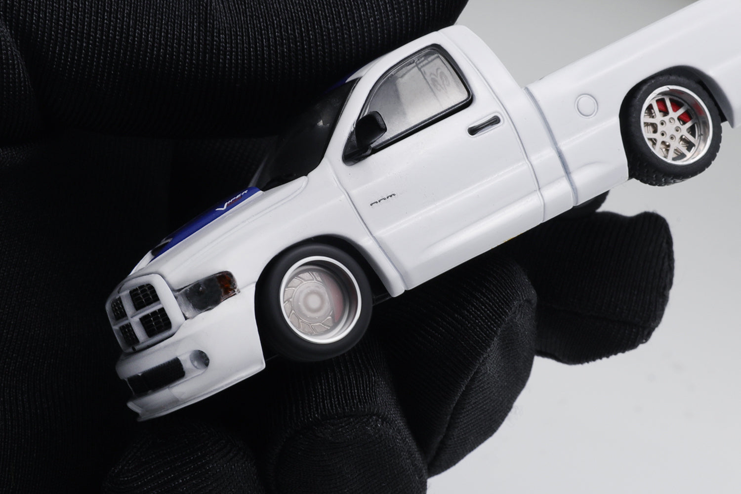 Preorder] GCD 1:64 Shoom64 Dodge 2003 RAM SRT-10 White (LHD) SHOOM