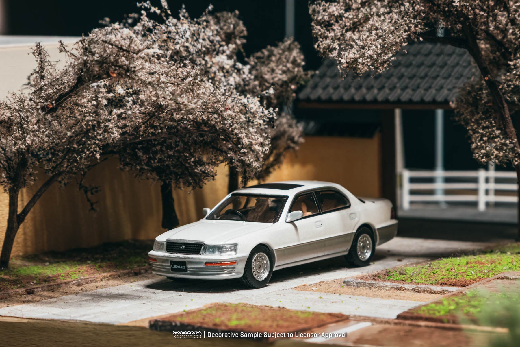 Preorder] Tarmac Works 1:64 Lexus LS400 (UCF10) – Pearl White T64G