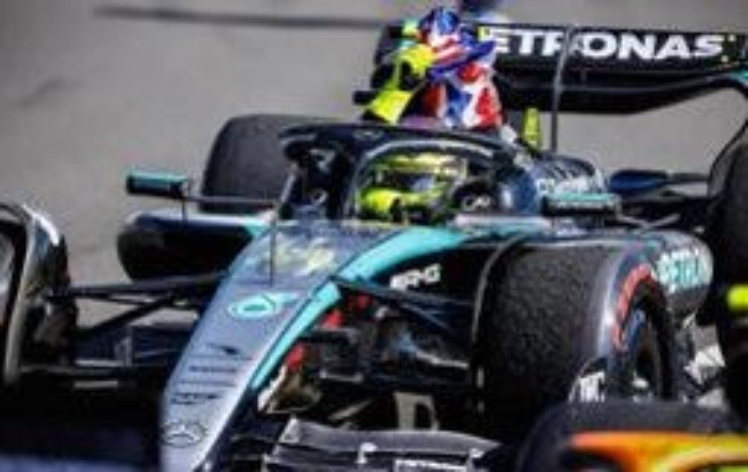 Preorder] Spark 1:18 Mercedes-AMG PETRONAS Formula One Team