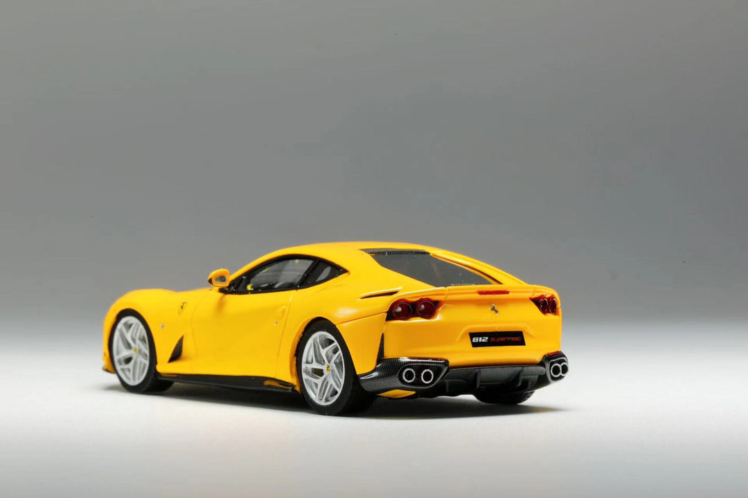 [Preorder] Car's Lounge 1:64 812 superfast (3 Colors)