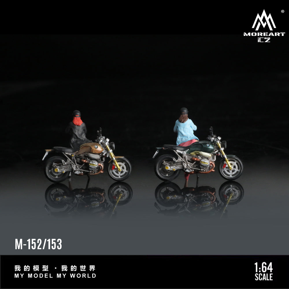 [Preorder] MoreArt 1:64 BMW R nineT Coffee Coloured Dark Green Motorcycle Girl