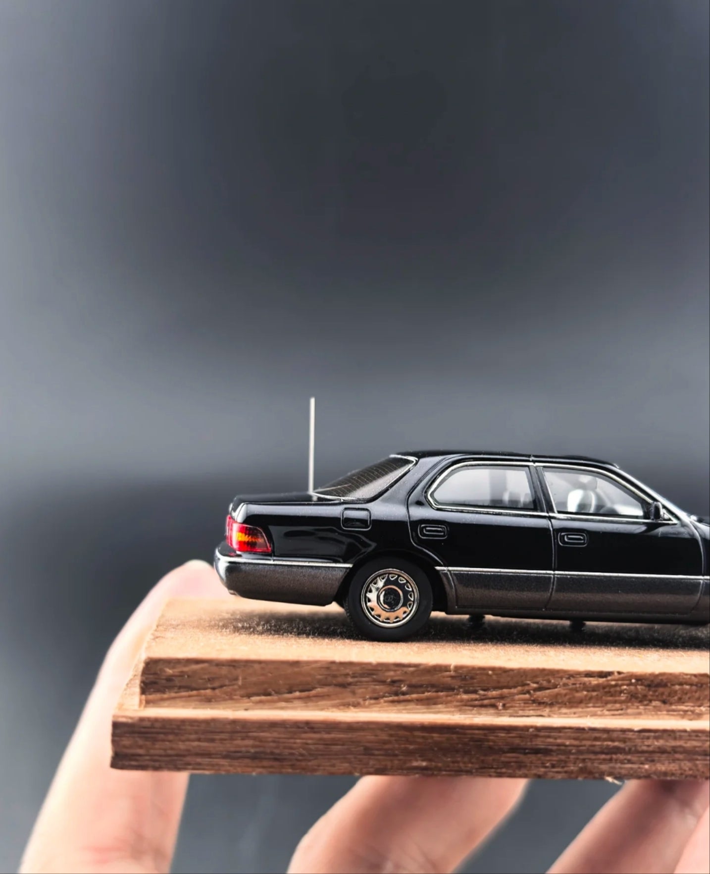 Fine works64 1:64 Lexus LS400 Black – Horizon Diecast