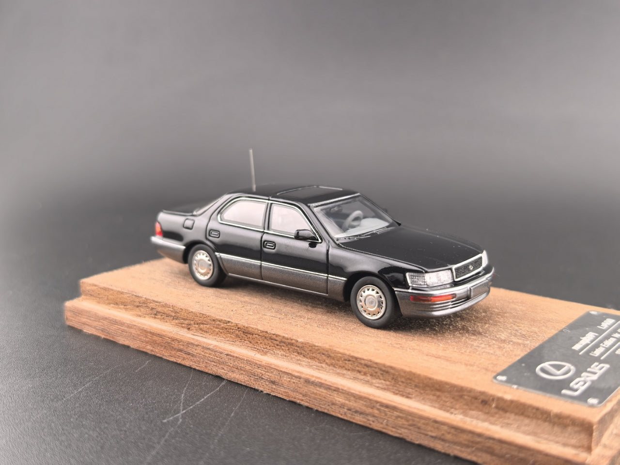 Fine works64 1:64 Lexus LS400 Black – Horizon Diecast