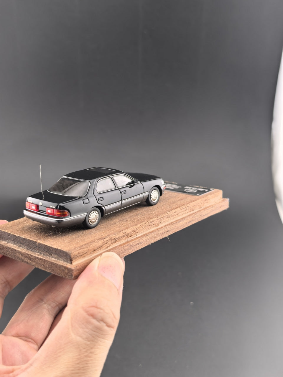 Fine works64 1:64 Lexus LS400 Black