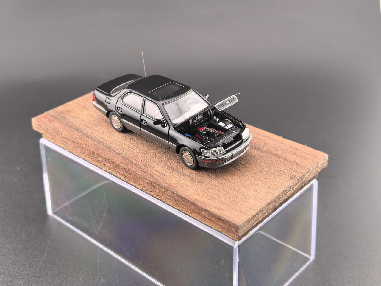 Fine works64 1:64 Lexus LS400 Black – Horizon Diecast