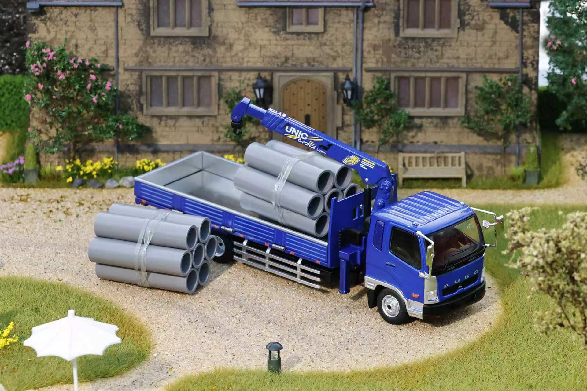 GCD 1:64 Mitsubishi Fuso Fighter (1024) Truck With Crane KS-082