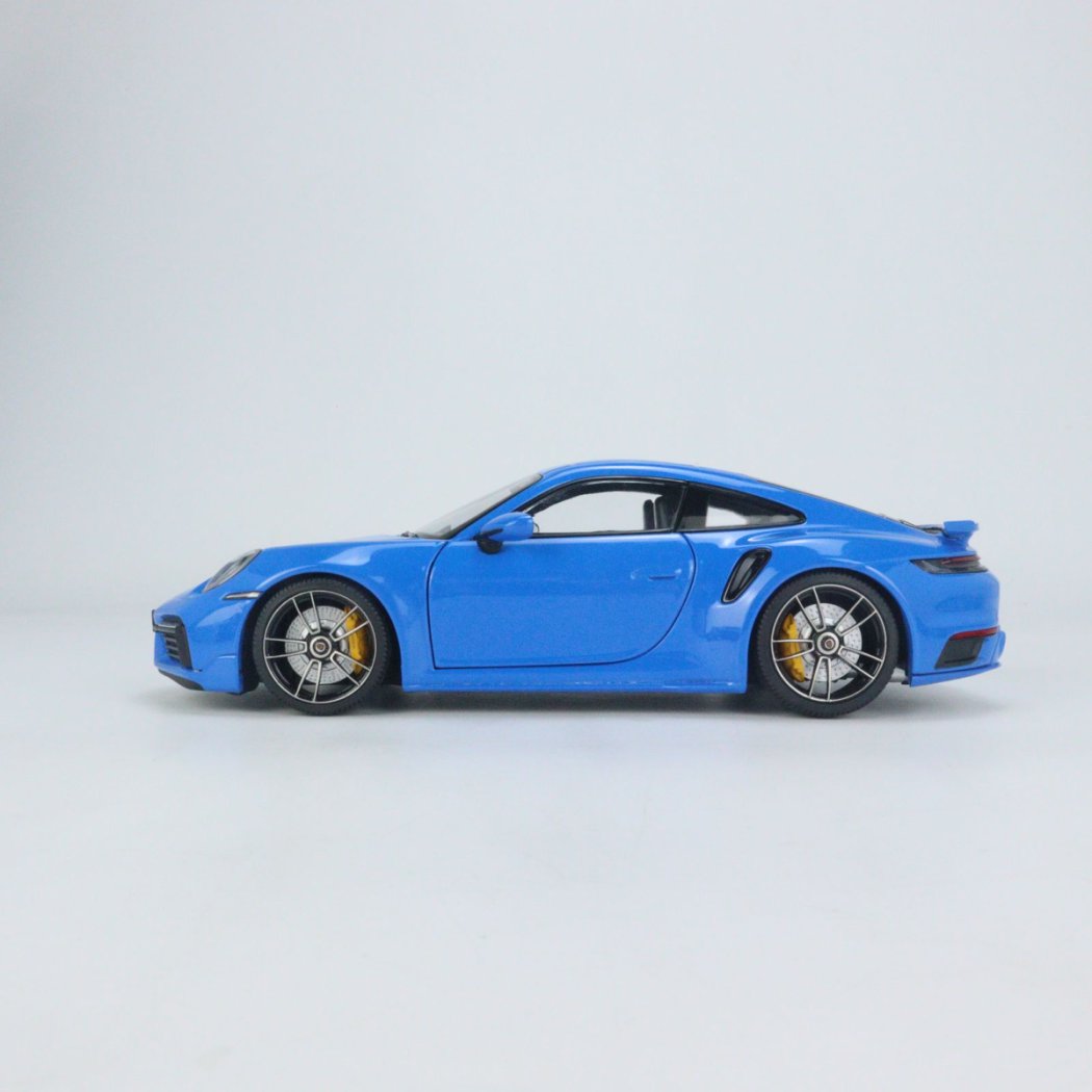 MINICHAMPS 1:18 Porsche 911 992 Turbo S (911 Turbo Sport) 113069172