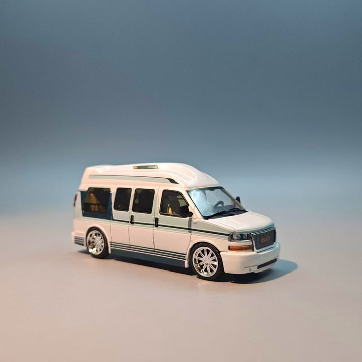 [Preorder] GOC 1:64 GMC SAVANA Retro Fashion Painted RV