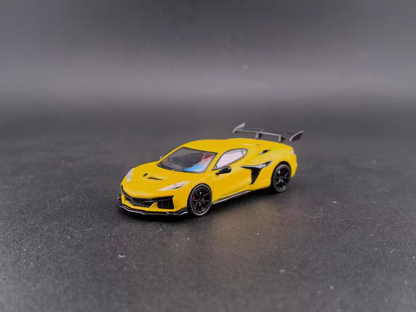 Fine works64 1:64 Chevrolet Corvette C8 ZR1 (2 Colours) – Horizon