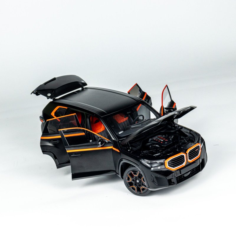 MINICHAMPS 1:18 BMW XM - 2023 - BLACK METALLIC 110023301