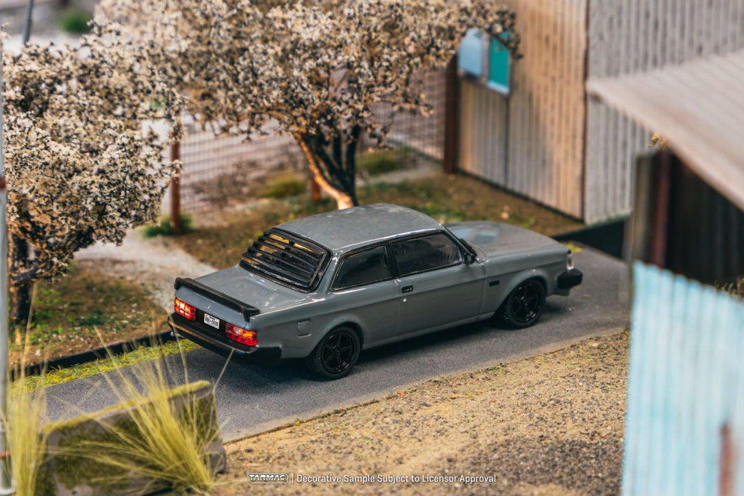 [Preorder] Tarmac Works 1:64 Volvo 242 Custom Grey T64R-050-GRY