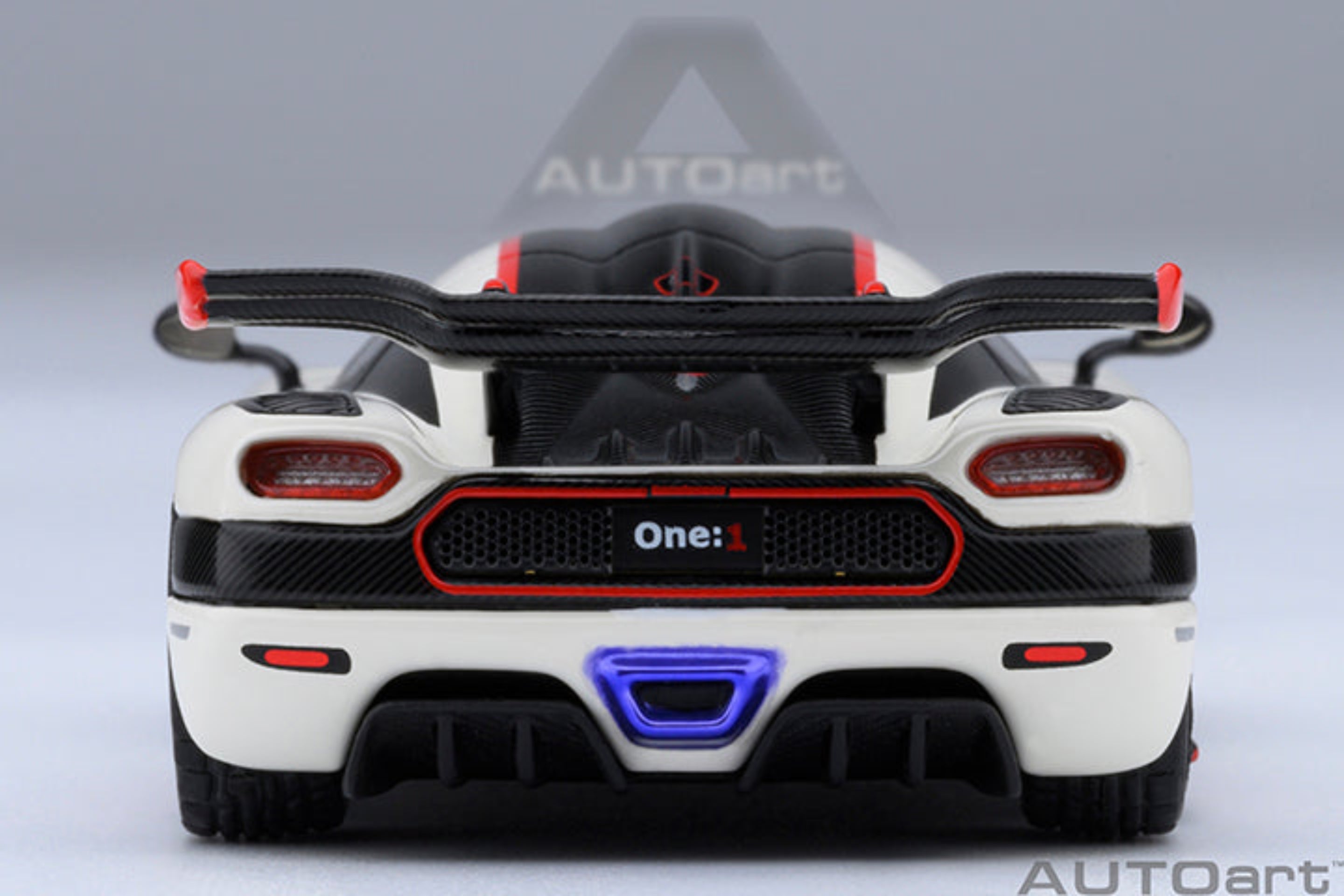 AutoArt 1:64 Koenigsegg One:1 Pebble White 20041 – Horizon Diecast
