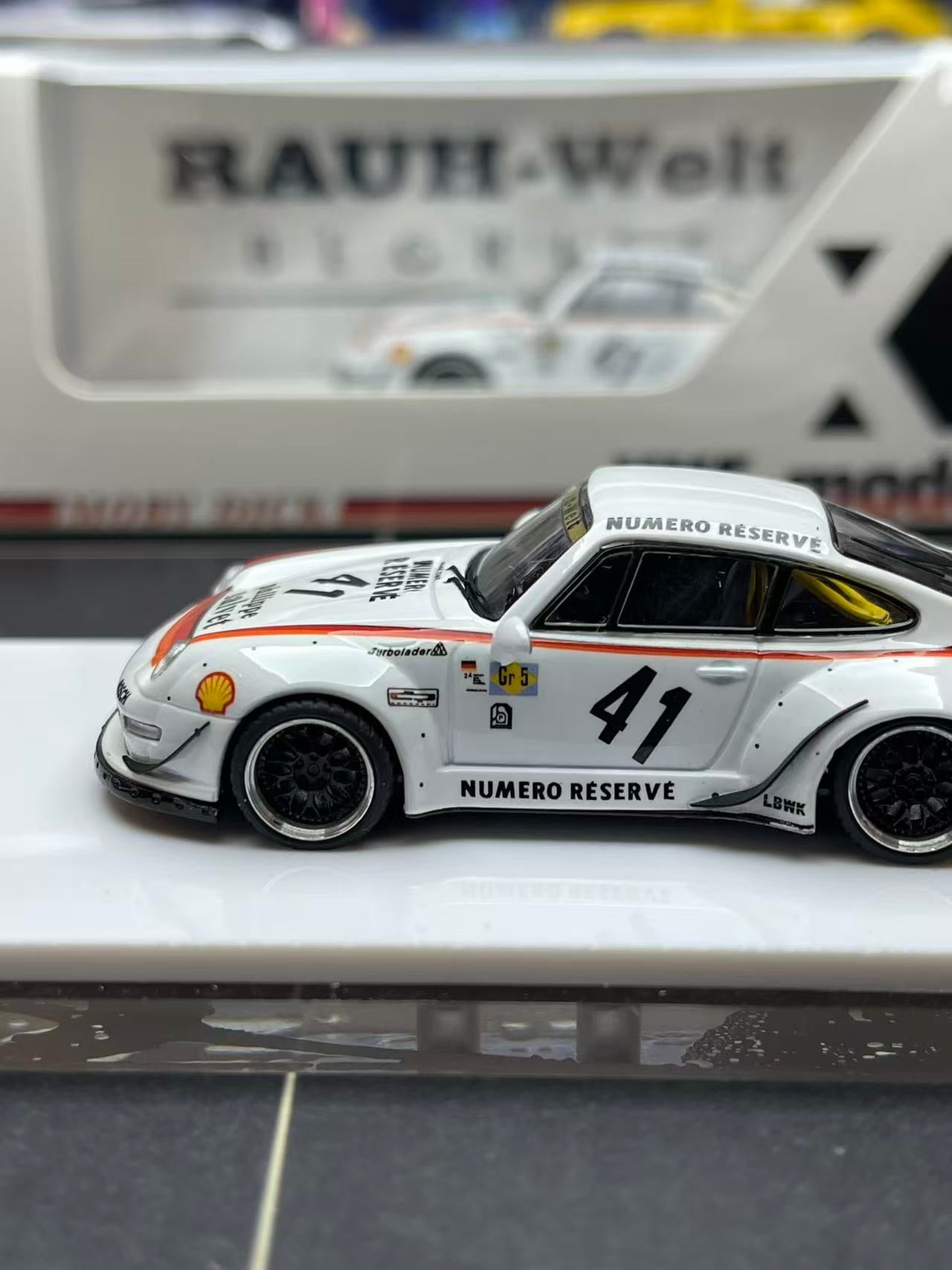 XKE 1:64 Porsche RWB993 - White #41 Livery – Horizon Diecast