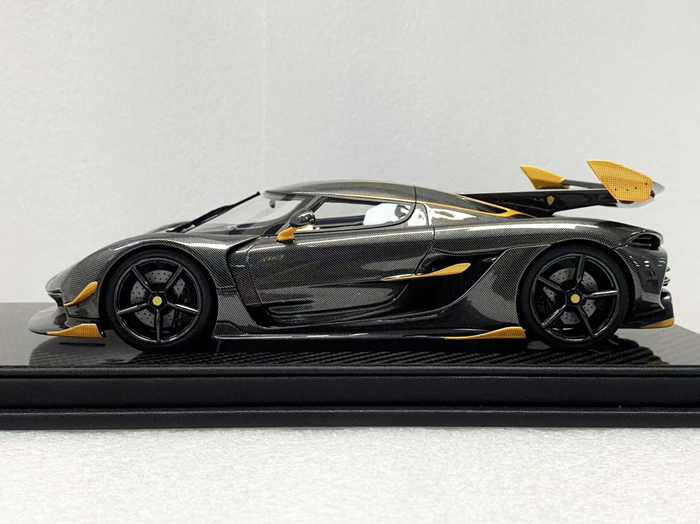 [Preorder] Frontiart 1:18 Koenigsegg Jesko Carbon Gold resin