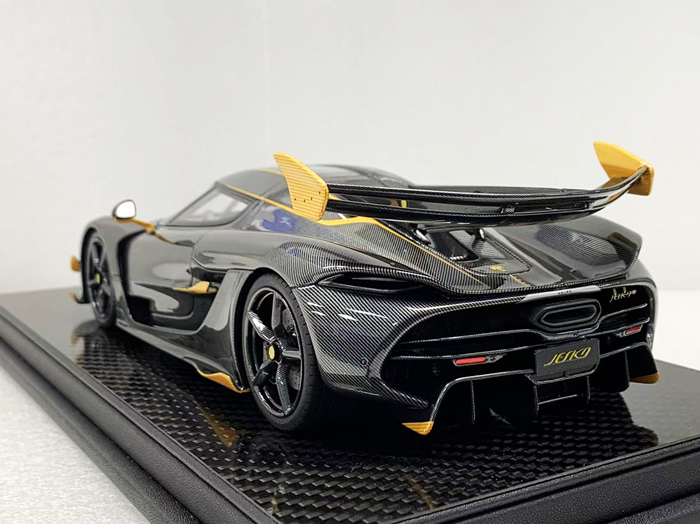 [Preorder] Frontiart 1:18 Koenigsegg Jesko Carbon Gold resin