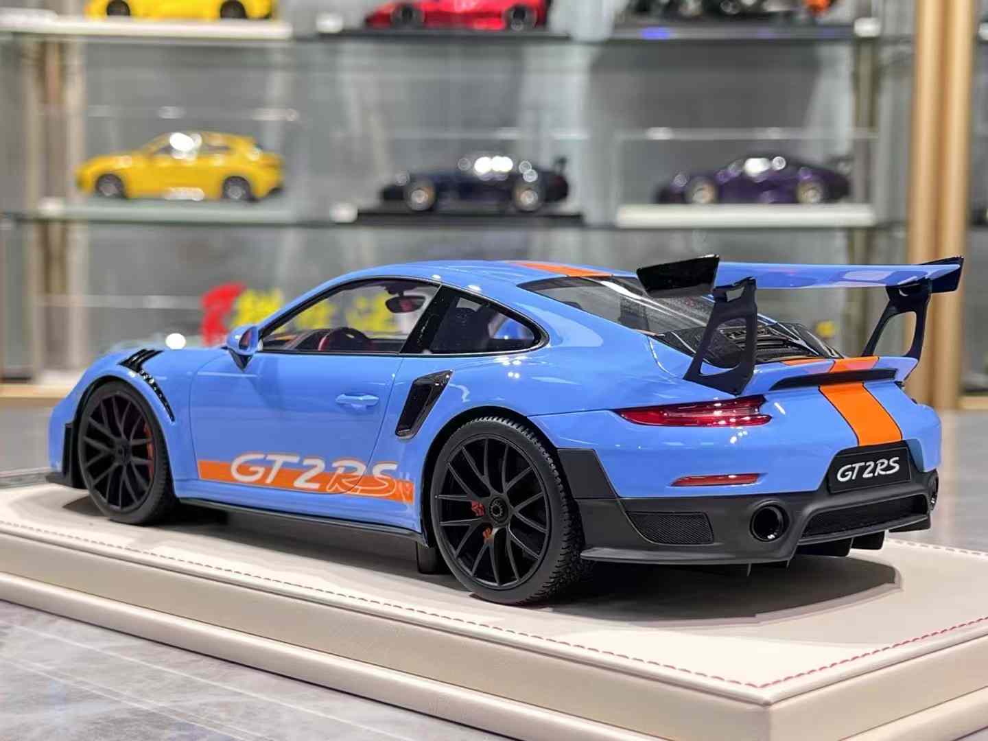 Vehicle Art 1:18 Porsche 911 GT2 RS Weissach - 4 Colors – Horizon