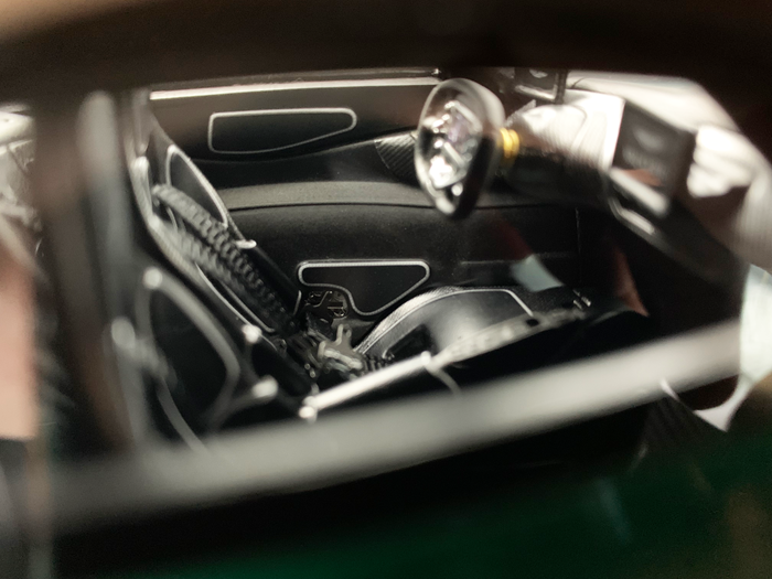 Henry och Chris kör Aston Martin Valkyrie. Den galna hyperbilen Henry och Chris kör Aston Martin Valkyrie. Den galna hyperbilen