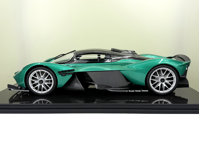 [Preorder] Frontiart 1:8 Aston Martin Valkyrie British Green F144-60