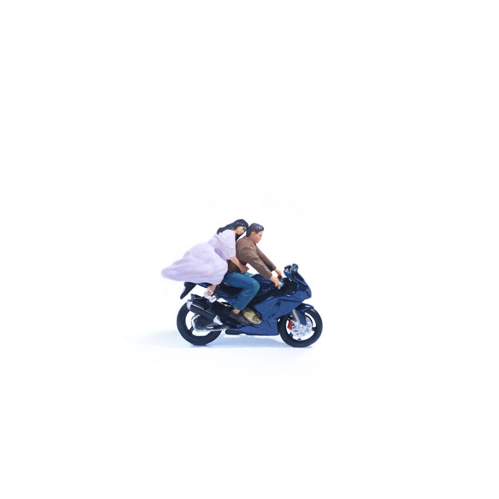 [Preorder] MoreArt 1:64 SUZUKI DEEP BLUE MOTORCYCLE COUPLE MO222165