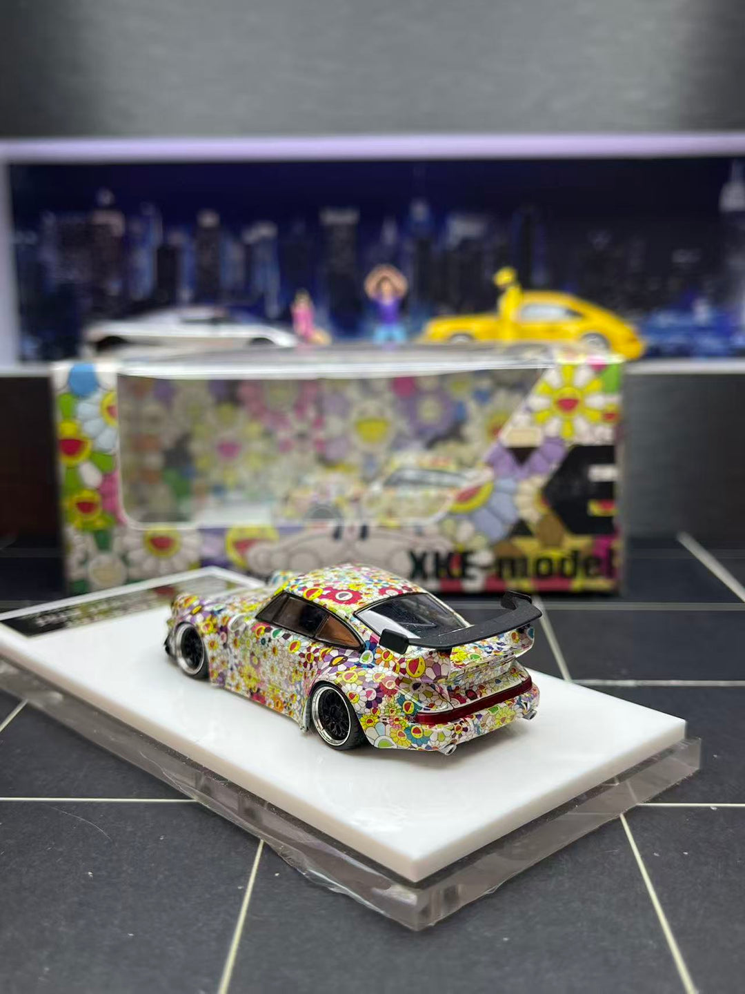 XKE 1:64 Porsche RWB964 - Takashi Murakami Livery