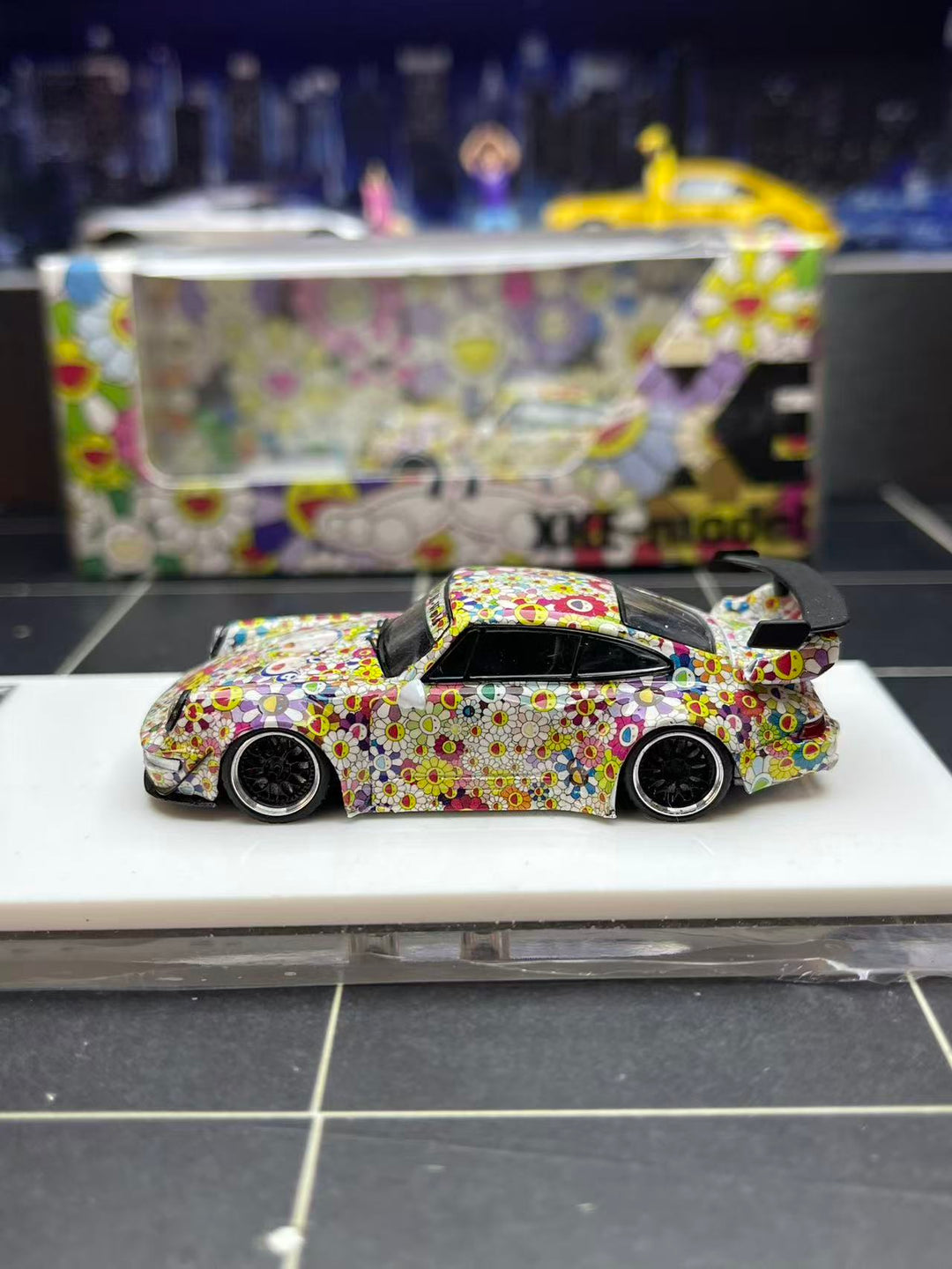 XKE 1:64 Porsche RWB964 - Takashi Murakami Livery