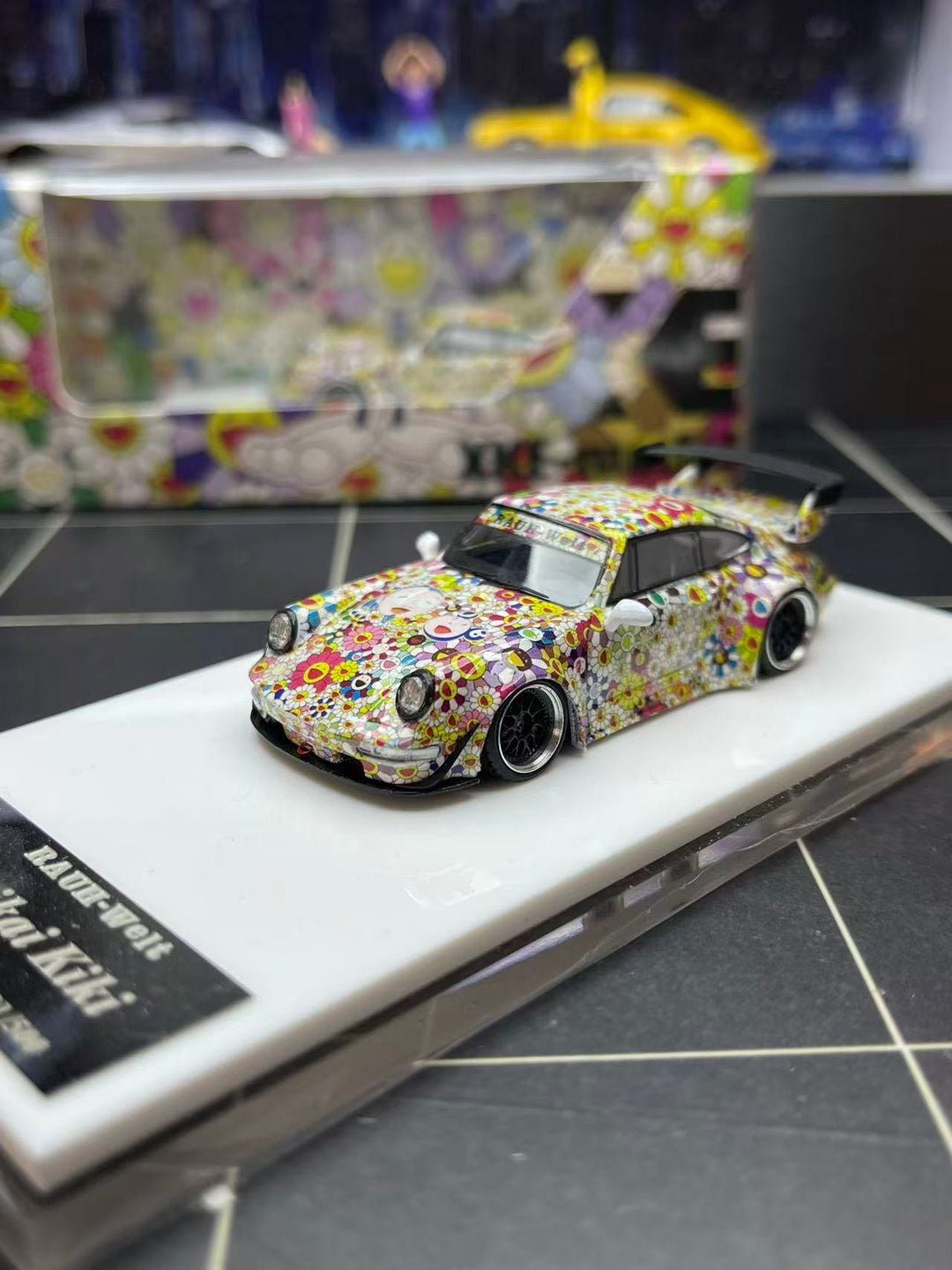 XKE 1:64 Porsche RWB964 - Takashi Murakami Livery