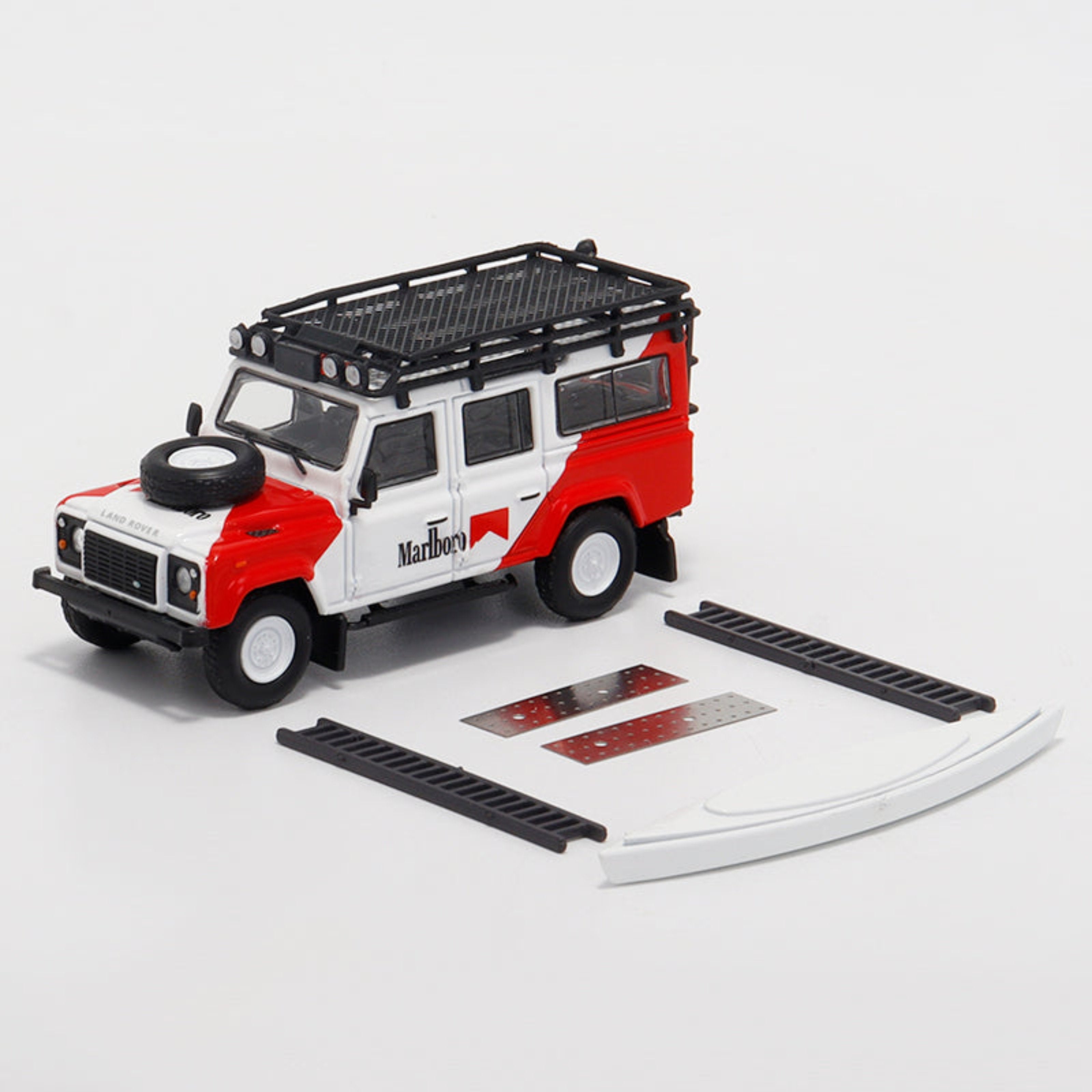 Master Model 1:64 Land Rover Defender 110 Accessory Version