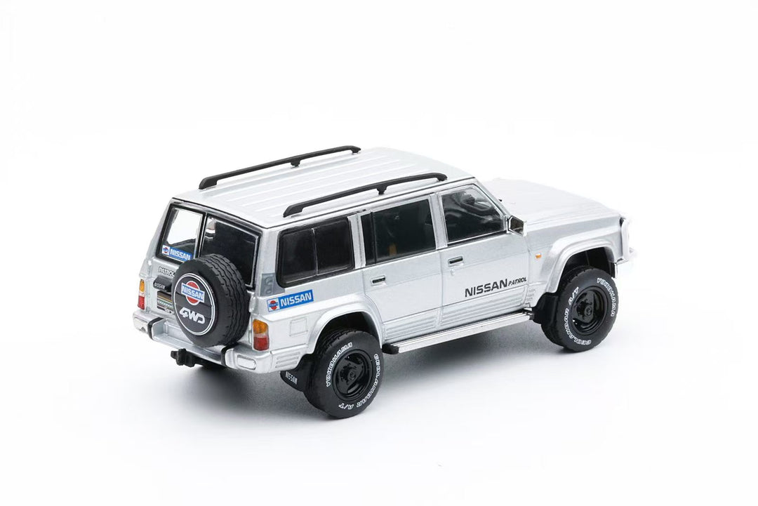 Shadow Pro 1:64 Nissan PATROL GR (Y60) - LHD SILVER KS-079-645