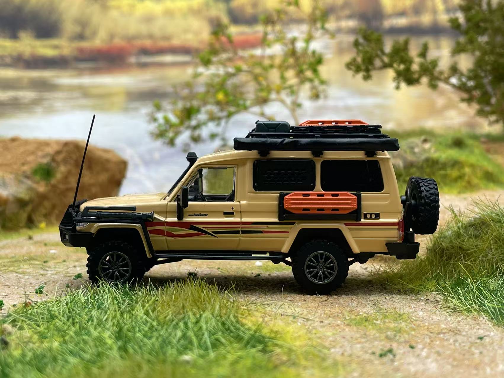 Autobots Models 1:64 Toyota Land Cruiser LC78 Off-road modified