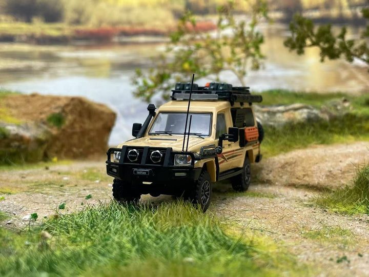 [Preorder] Autobots Models 1:64 Toyota Land Cruiser LC78 Off-road modified version of the troop carrier (3 Versions)