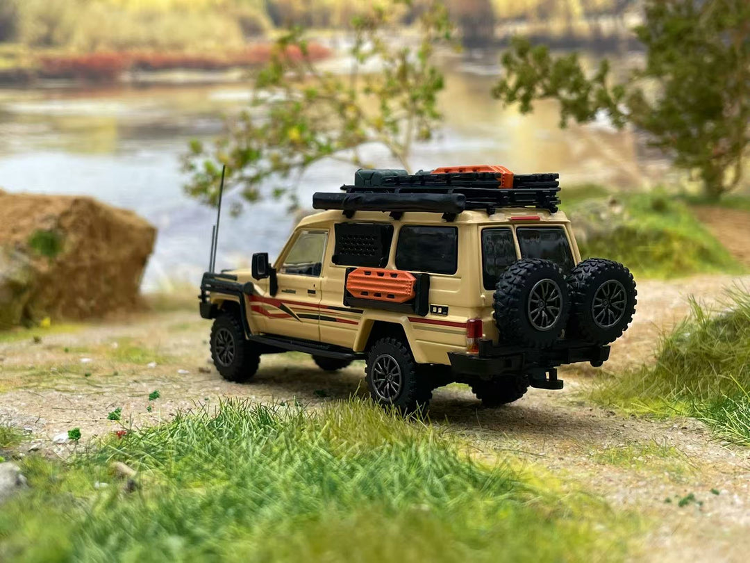 [Preorder] Autobots Models 1:64 Toyota Land Cruiser LC78 Off-road modified version of the troop carrier (3 Versions)