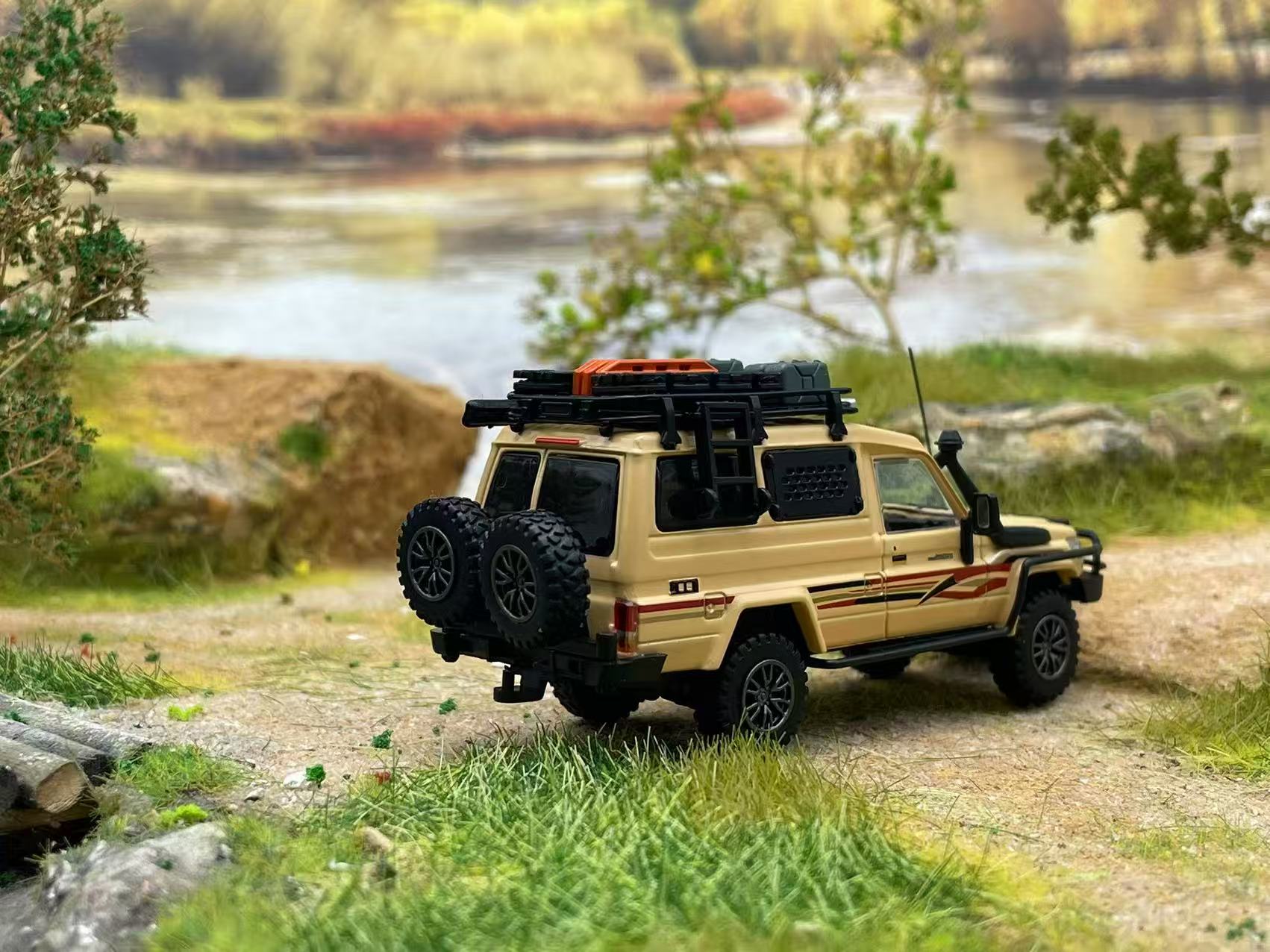 Autobots Models 1:64 Toyota Land Cruiser LC78 Off-road modified