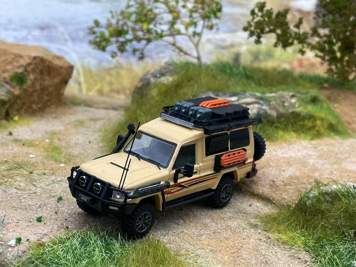 [Preorder] Autobots Models 1:64 Toyota Land Cruiser LC78 Off-road modified version of the troop carrier (3 Versions)