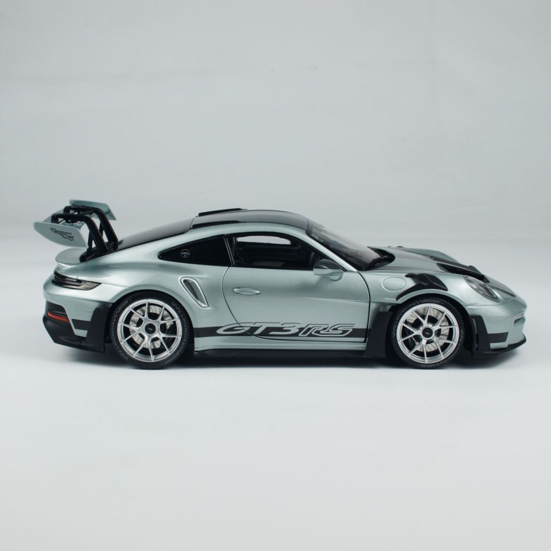 MINICHAMPS 1:18 PORSCHE 911 (992) GT3RS - 2023 - SILVER 110062044