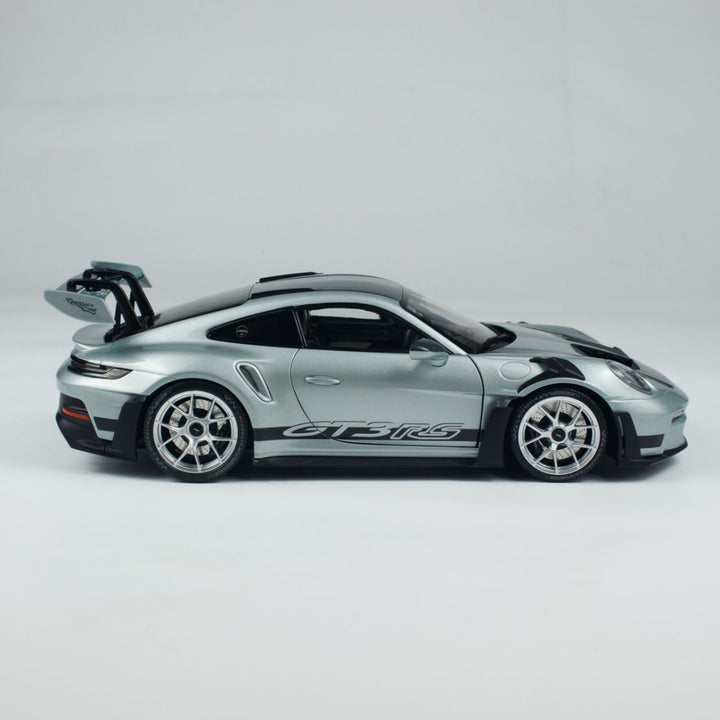 MINICHAMPS 1:18 PORSCHE 911 (992) GT3RS - 2023 - SILVER 110062044