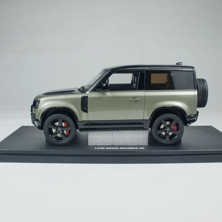 GT Spirit 1:18 LAND ROVER DEFENDER P400 X-DYNAMIC HSE PANGEA GREEN 2021 GT517