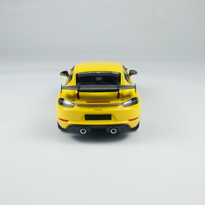 Minichamps 1:18 Caymen 718 Caymen GT4 RS Weissach Package