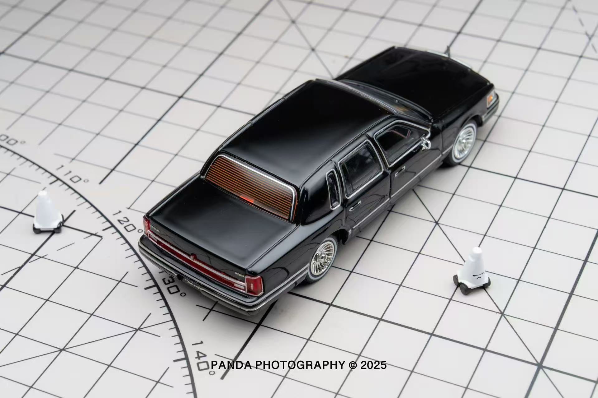 MK Miniatures 1:64 1992 Lincoln Town Car Black – Horizon Diecast