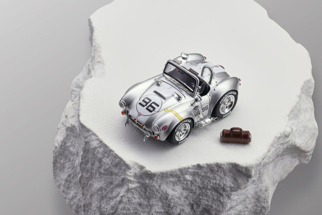 [Preorder] Era Q X DYwork 1:64 Shelby Cobra 427 96# Silver (with luggage bag)