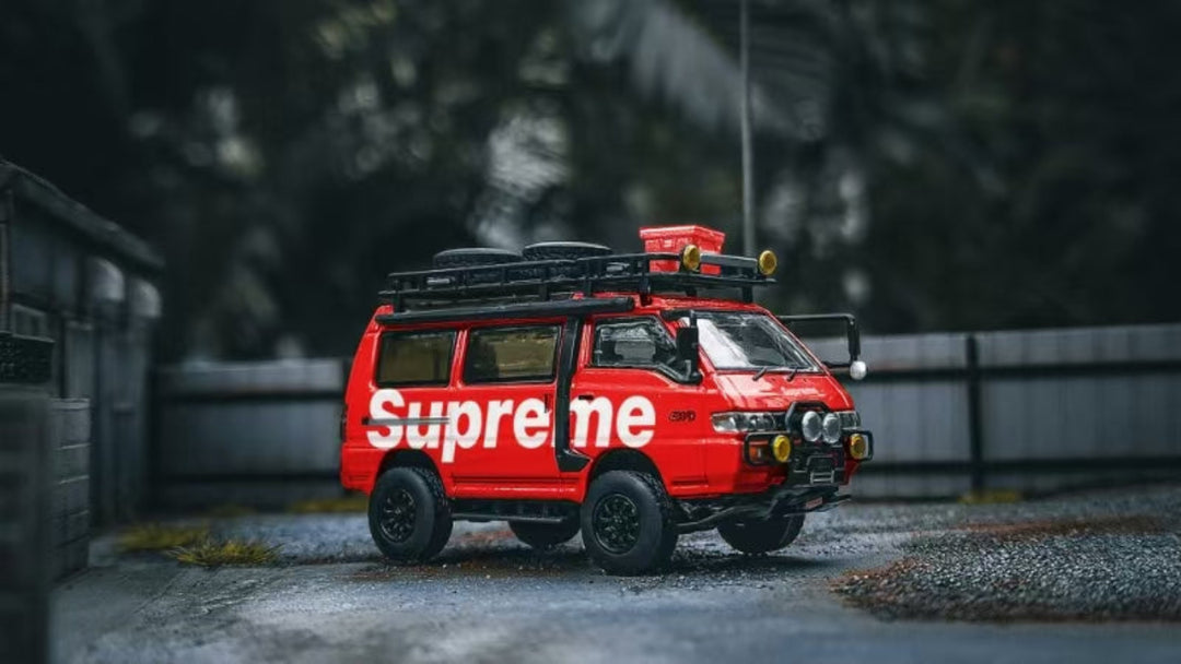 [Preorder] Autobots Models 1:64 Mitsubishi Delica 3rd Generation Star Wagon 4x4 Off-road Modified Version - Red Supreme Livery