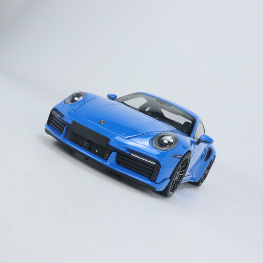 MINICHAMPS 1:18 Porsche 911 992 Turbo S (911 Turbo Sport) 113069172