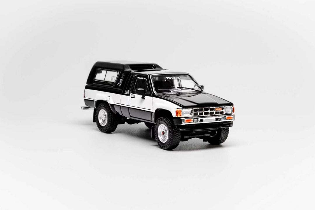 [Preorder] GCD 1:64 Toyota Hilux SR5 XTRA Cab 1985 (LHD) (3 Colours) KS-087-641/ KS-087-642/ KS-087-643