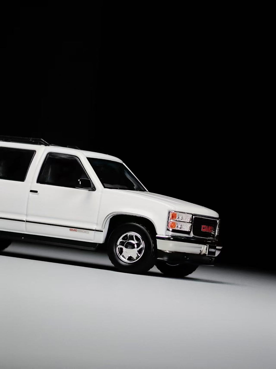[Preorder] BLISS 1:64 Chevrolet Suburban Ivory White