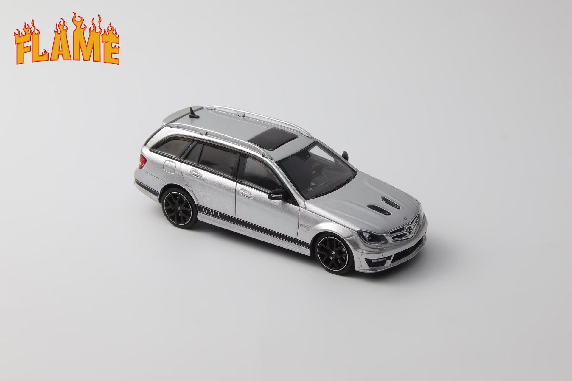 Modellino Flame Mercedes-Benz C63 AMG Edition 507 Wagon Scala 1:64, Bianco